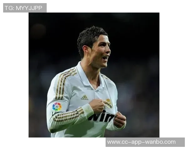 佩佩回忆初见C罗时光：17岁少年训练后啃苹果健身的故事