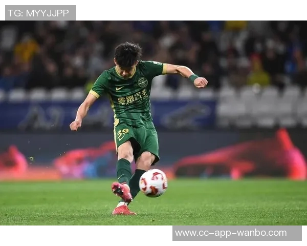 王钰栋精准传球助攻李新翔单刀机会可惜未能把握住